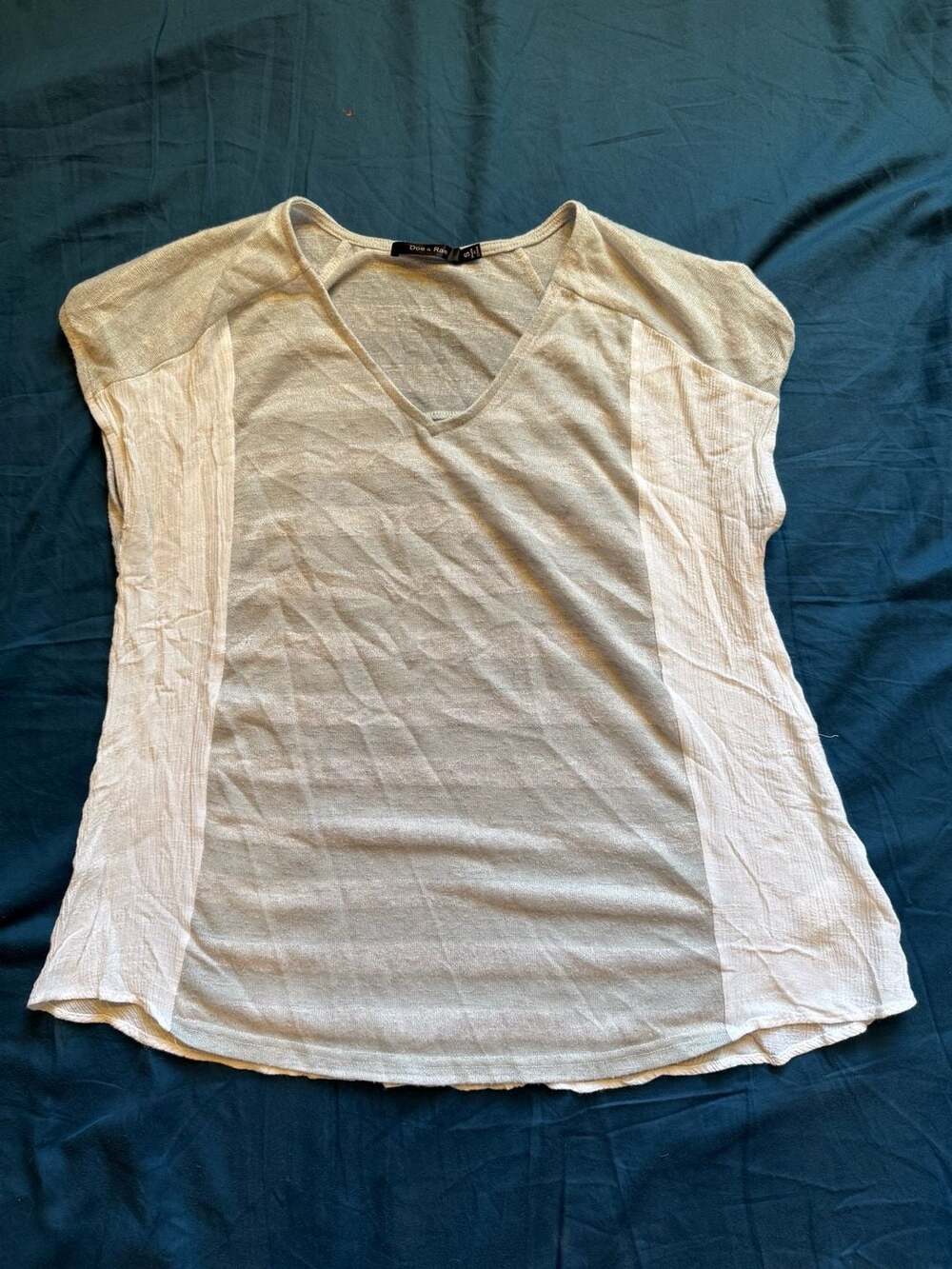 Doe & Rae Gray and White Colorblock V-Neck Short Sleeve Top Size S